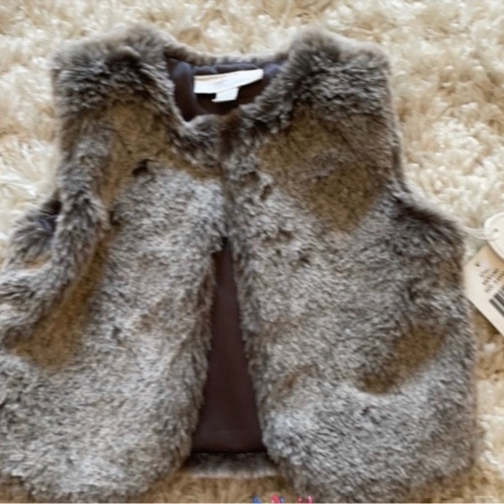 NWT Miniclasix Baby Girls adorable fur vest!